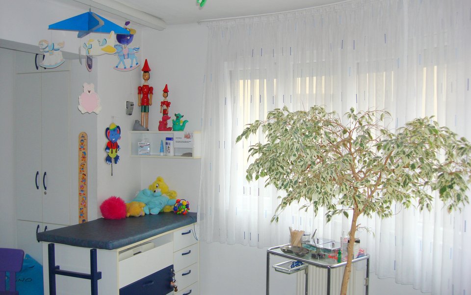 Kinderarzt Heilbronn, Neckarsulm Behandlungszimmer. Wir sind für alle Baby, Kinderkrankheiten aber natürlich auch alle Jugendkrankheiten zuständig. 